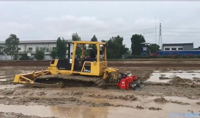 Komatsu’s ICT Bulldozer for Agricultural Use in Indonesia, 2022