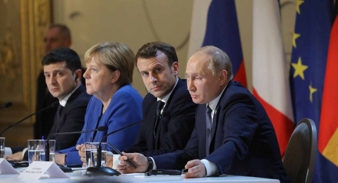 Photo of Ukrainian President Volodymyr Zelensky, former German chancellor Angela Merkel, French President Emmanuel Macron, and Russian President Vladimir Putin in a Normandy Format conference.