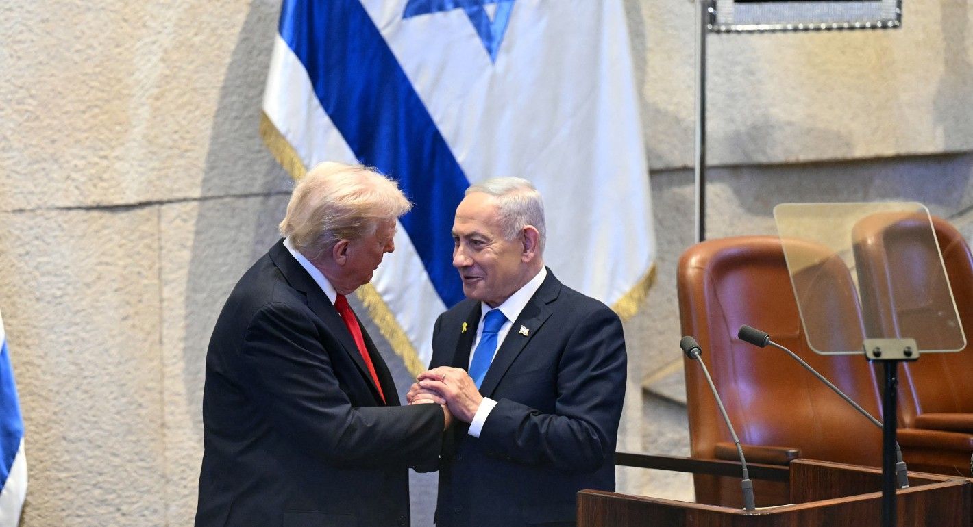 Trump and Netanyahu clasping hands