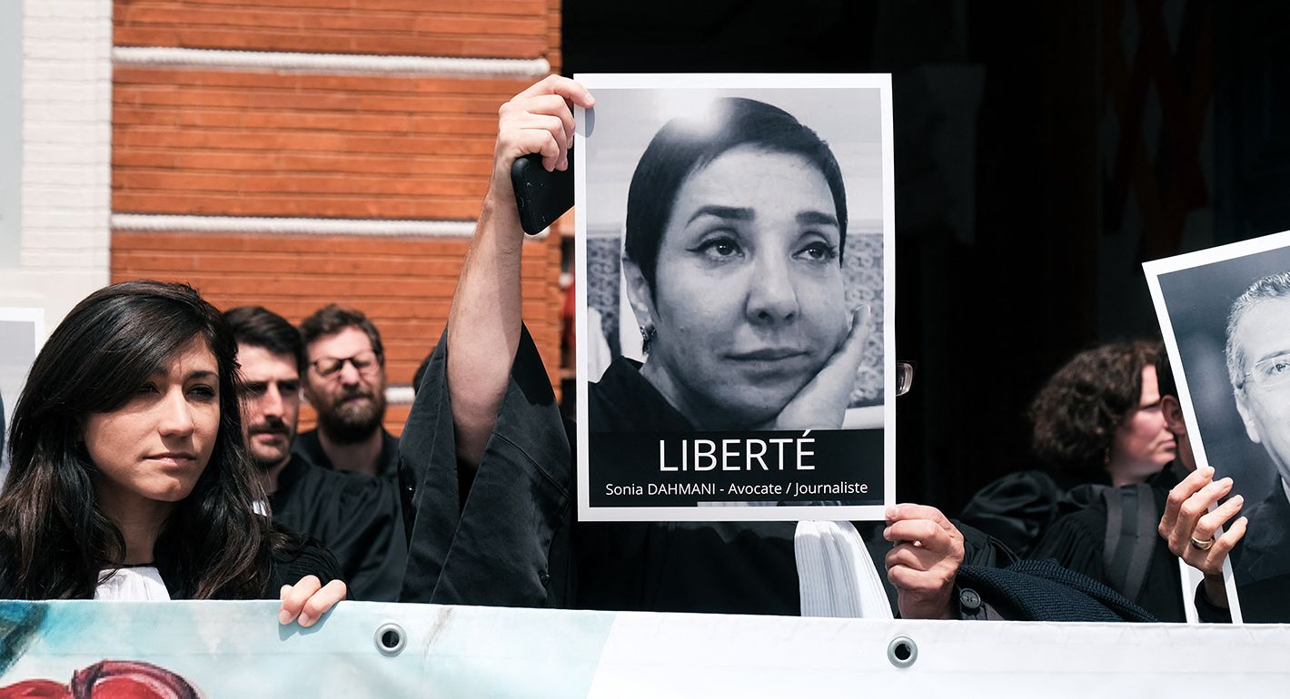 Rally organized by lawyers from the Toulouse Bar to protest against the arrest of their Tunisian colleague Sonia Dahmani and journalists, in front of the consulate in Toulouse, southwest of France, on May 16, 2024